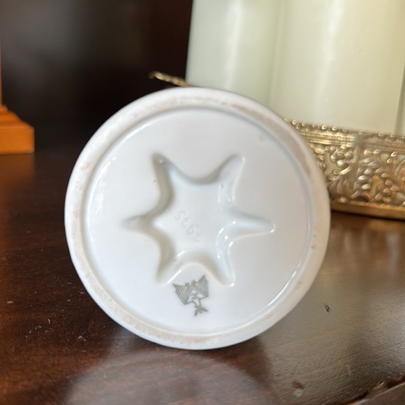 Sweet Little Girl Flower Frog - Picture 3 of 4